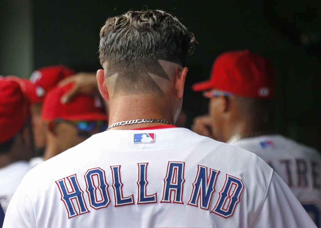 Charlie Sheen sees Rangers' Derek Holland do 'Wild Thing' against Angels