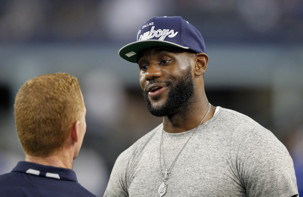 LOOK: Cowboys mascot surprised LeBron James in his hotel room 