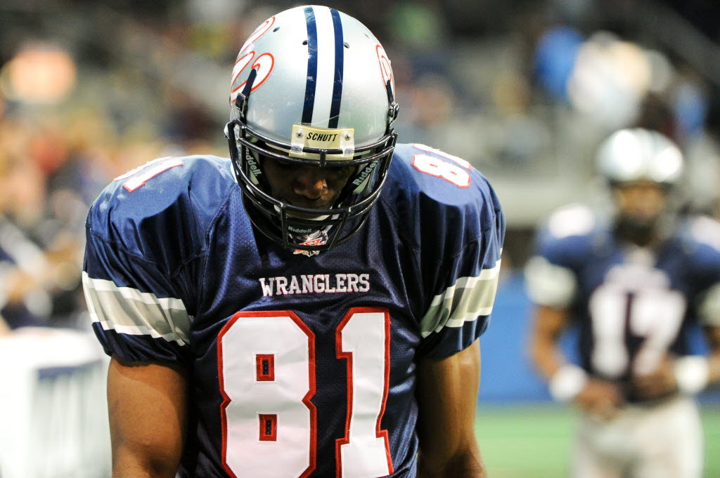 Terrell Owens catches 3 TDs in indoor league debut with Allen