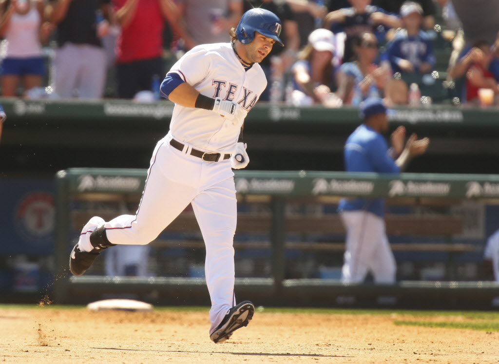 Texas Rangers want lighter Mitch Moreland to relax and embrace