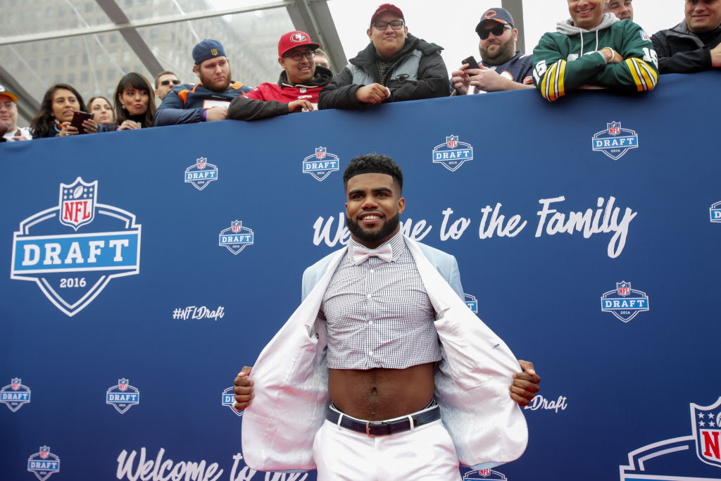 Ezekiel Elliott's father plans to protest NCAA ruling on crop-top