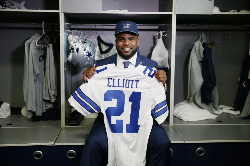 cowboys jersey number 22
