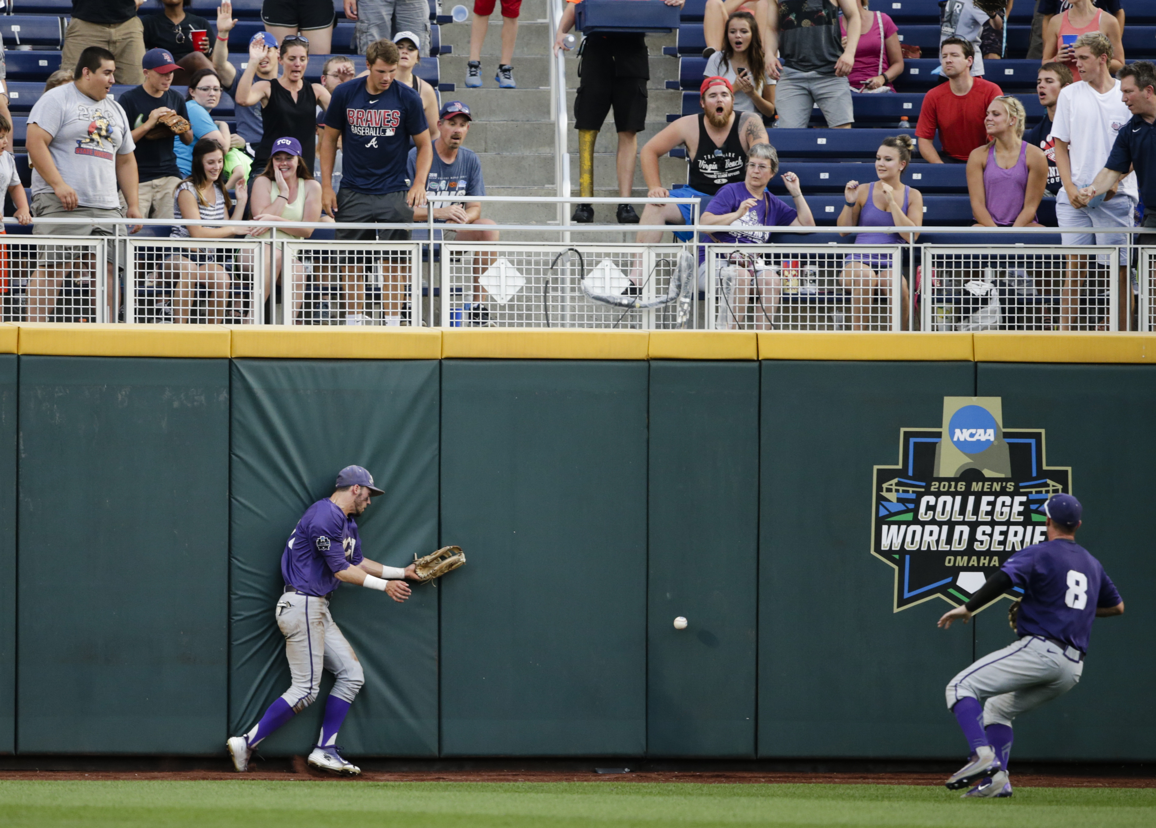 Coastal Carolina beats Texas Tech in CWS