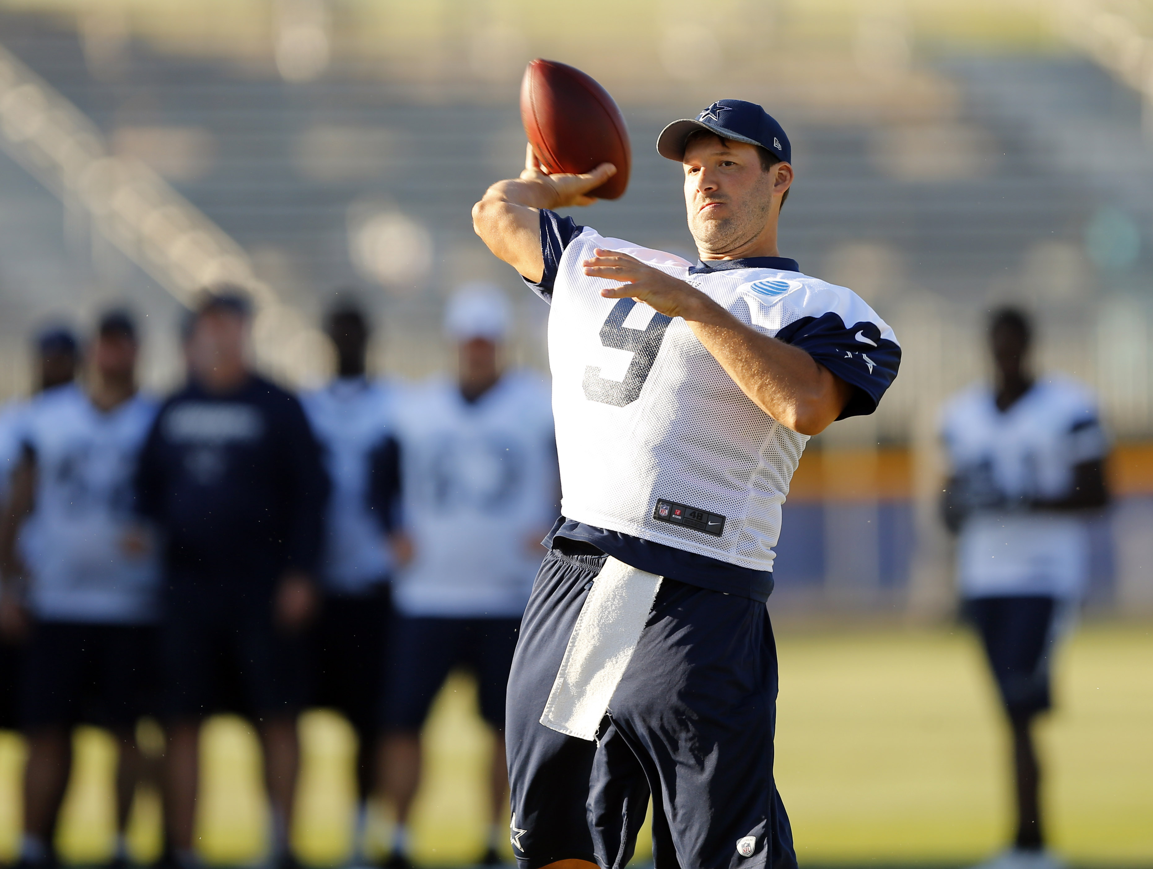 Now in the role of mentoring young QBs, Cowboys' Tony Romo recalls his first  preseason game