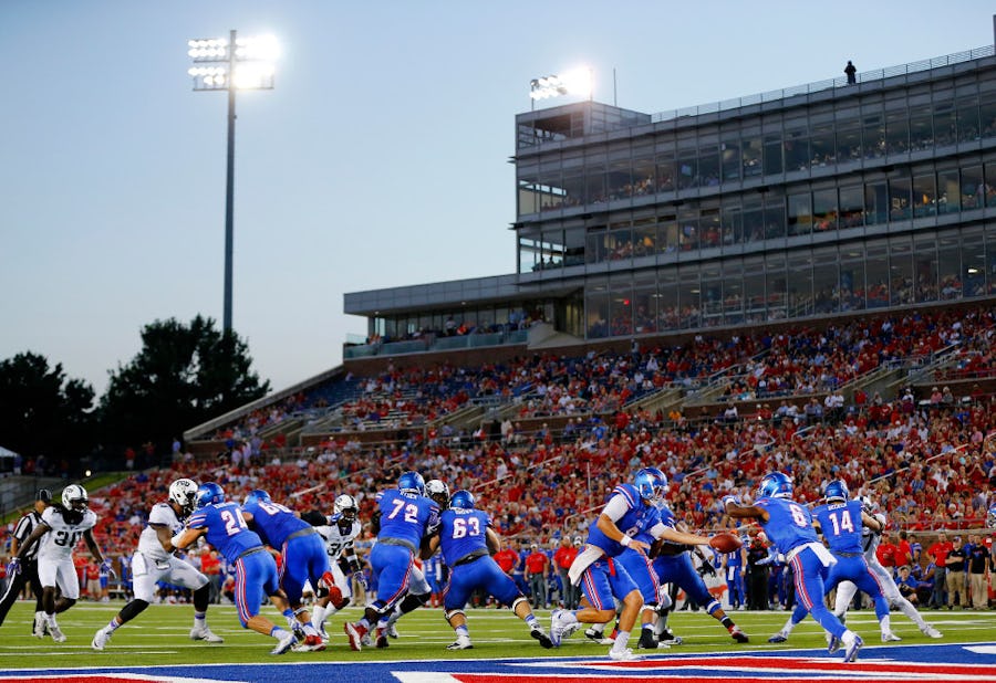 Southern Methodist Mustangs quarterback Ben Hicks (8) hands the ball off to running back Braeden West (6) in the end zone during the first quarter against the TCU Horned Frogs at Gerald J. Ford Stadium in University Park, Texas, Friday, September 23, 2016. (Tom Fox/The Dallas Morning News)