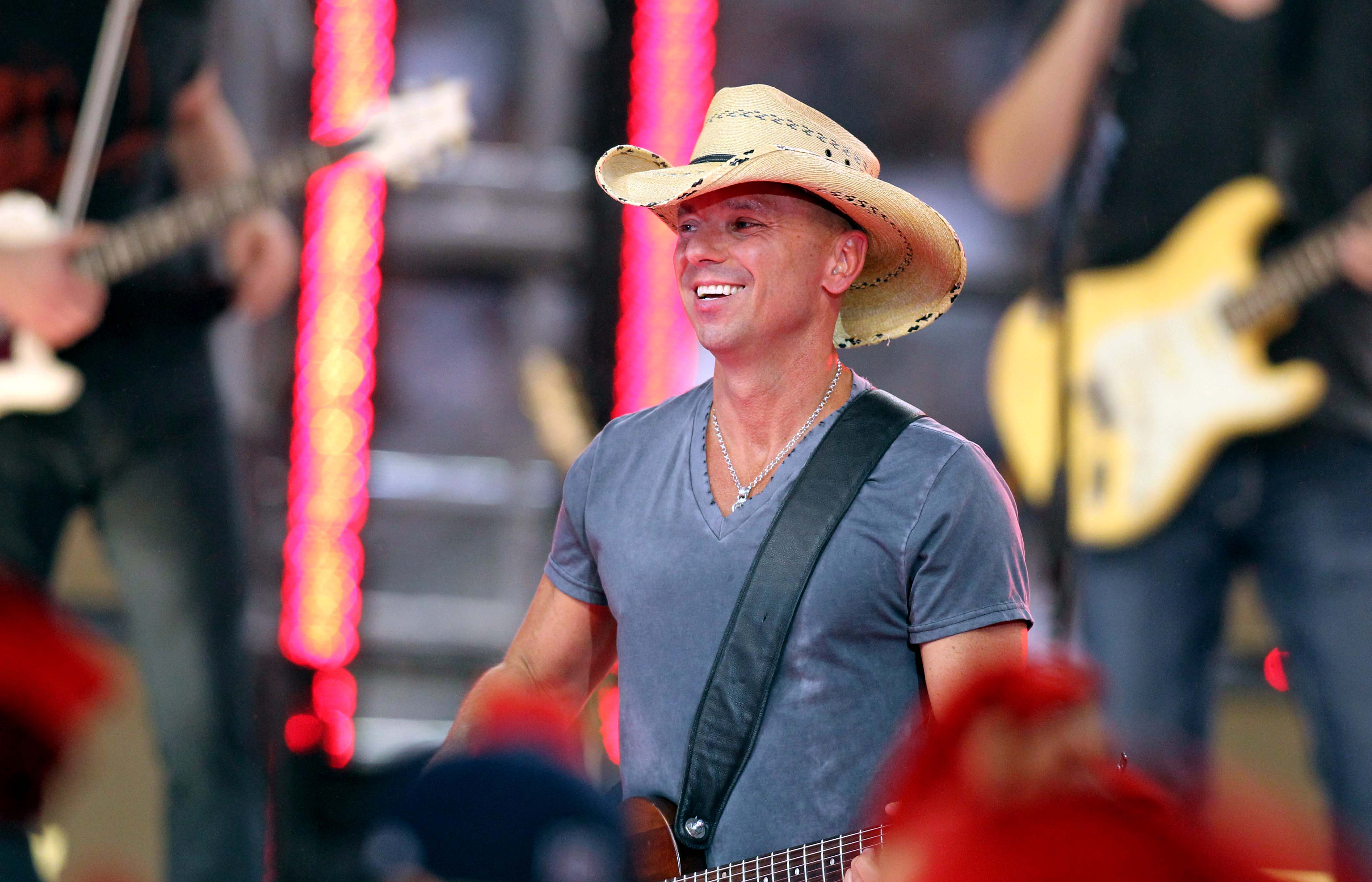 Dallas Cowboys Photos Country star Kenny Chesney rocks Cowboys