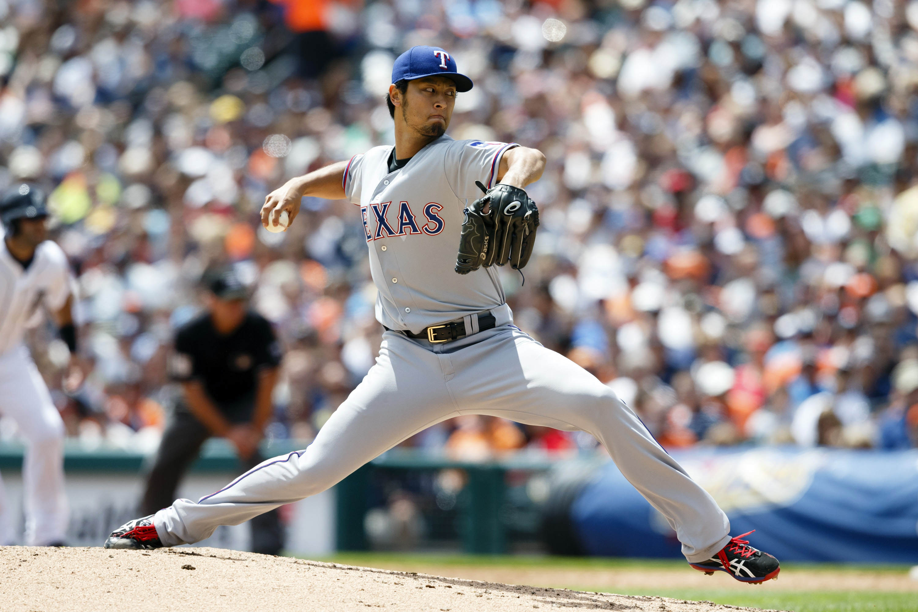 Rangers' Yu Darvish projects 'mid-May to June' return to mound