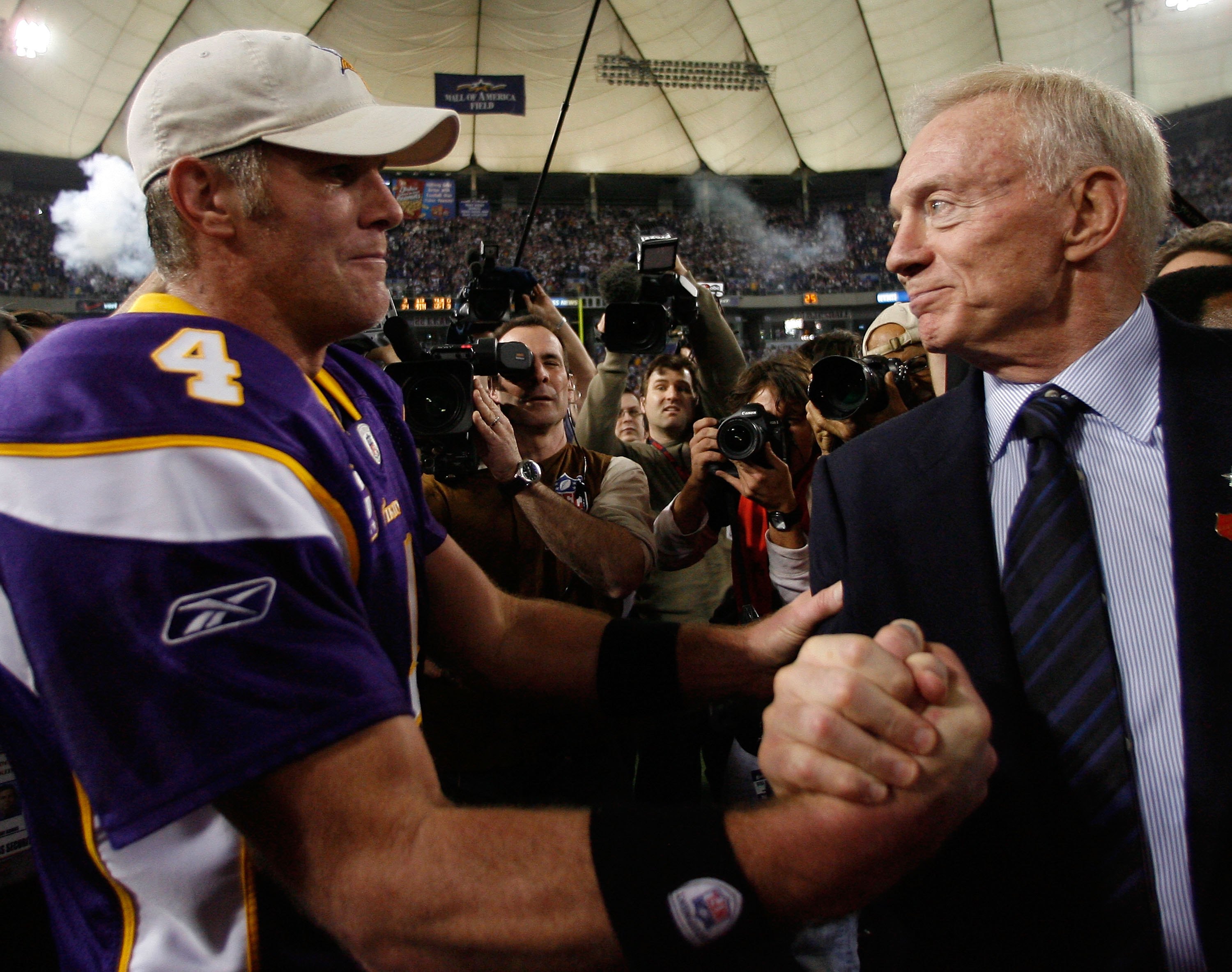 Favre, Vikings advance with win over Cowboys