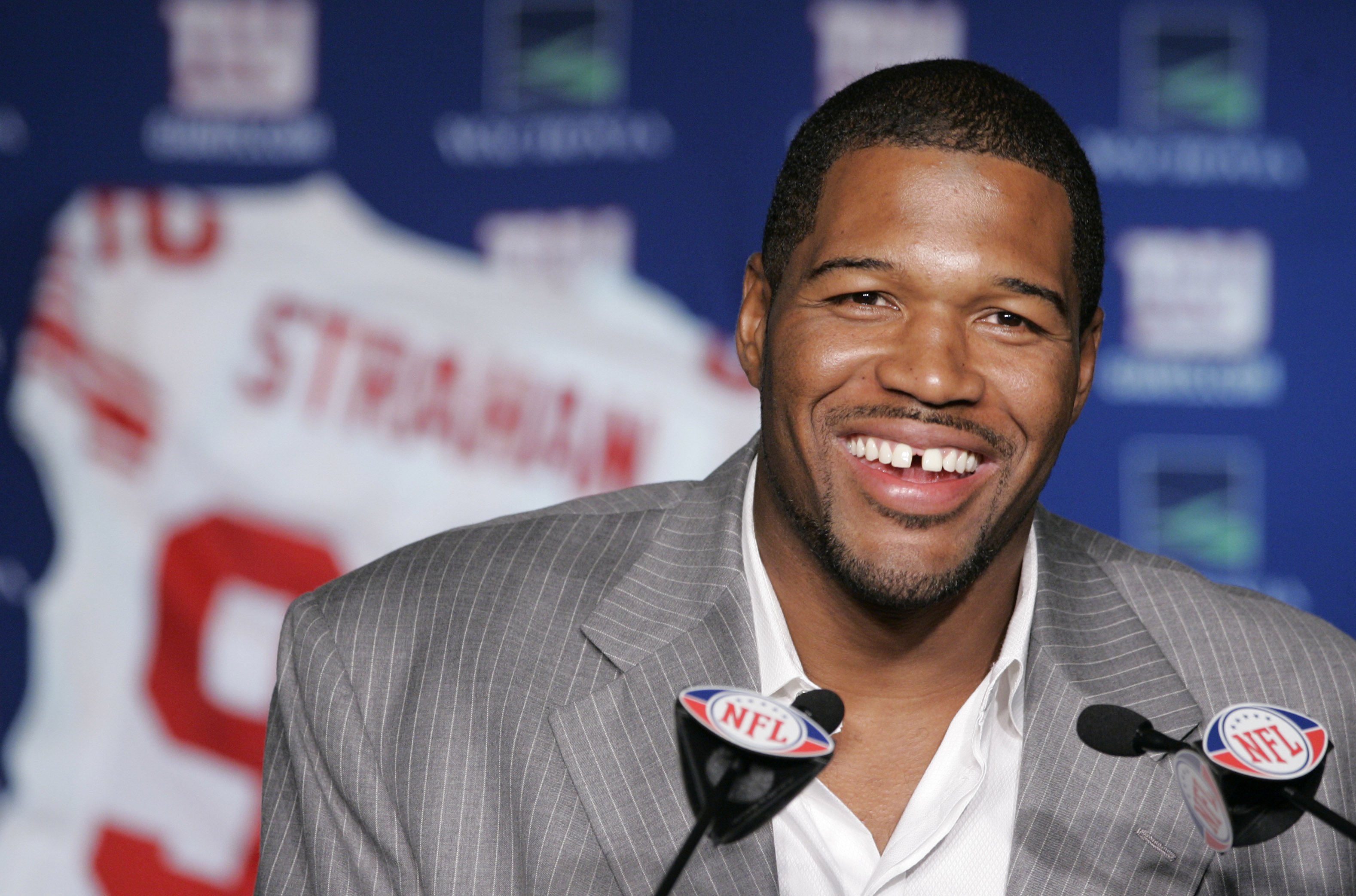 Ex-Giant Michael Strahan trash talks the Cowboys on Twitter: If I played in  Dallas, they'd have won a Super Bowl