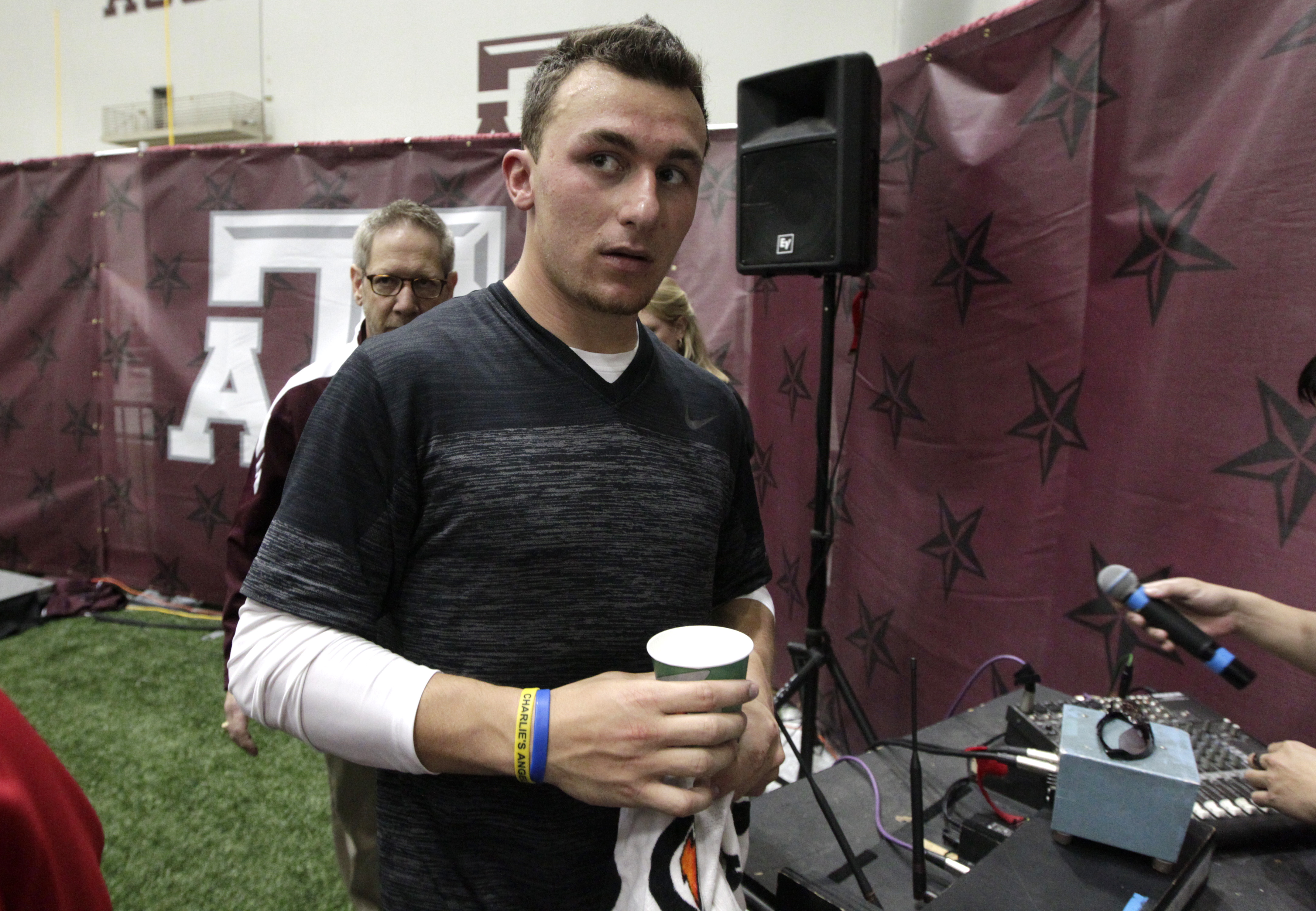 LeBron James says Johnny Manziel 'ready to go' as Browns starting