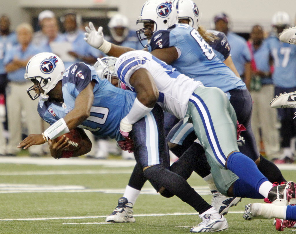 10 October 2010: Former Titans quarterback Vince Young throwing