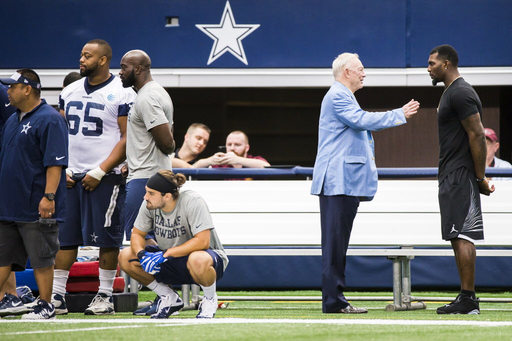 Cowboys' Dez Bryant directs locker room tirade at reporters, accuses one of  using slur