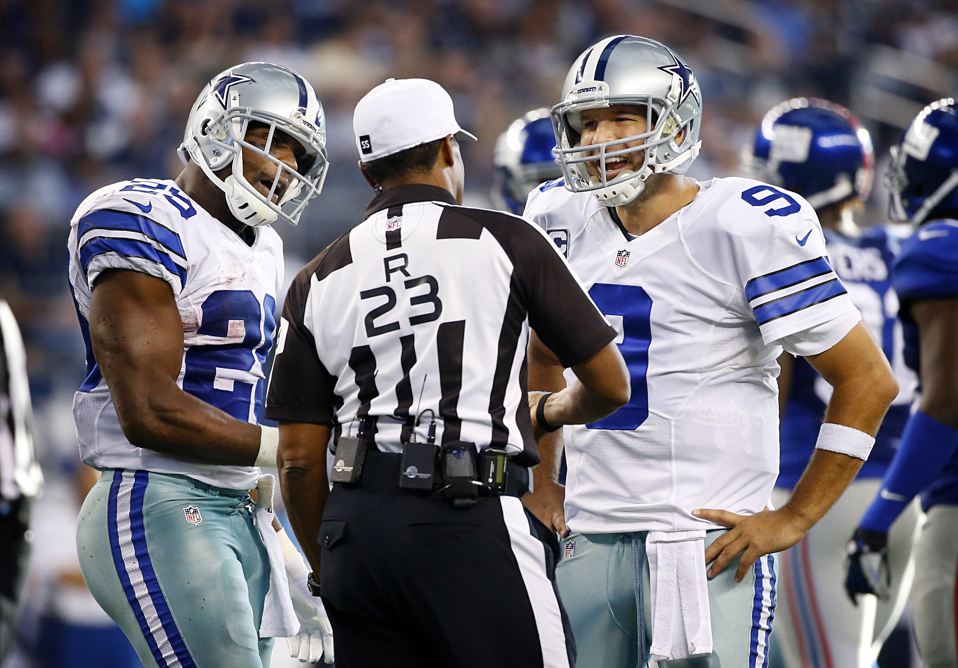 Murray, Romo lead Cowboys past Bears