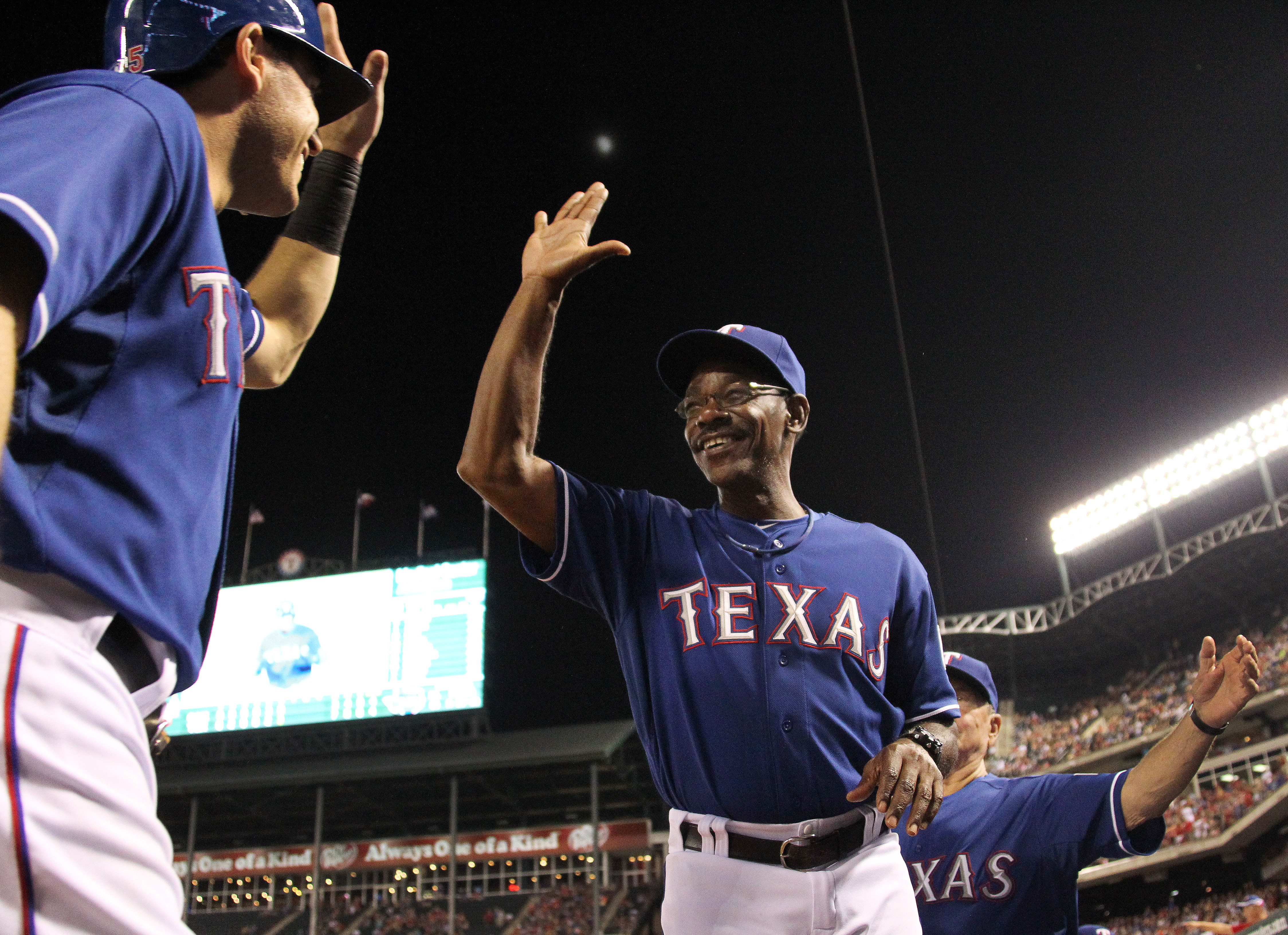 Rangers' Ron Washington not thinking about Ian Kinsler at first base