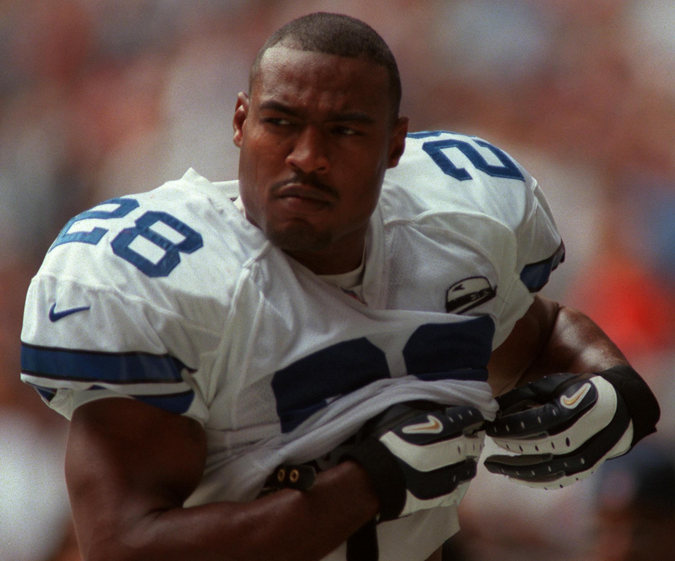 Read the note Cowboys great Darren Woodson left in his Valley