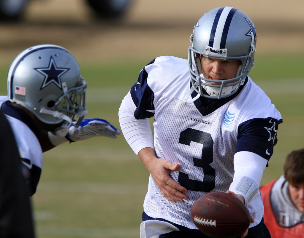 Cowboys sign retired QB Jon Kitna as emergency behind Romo