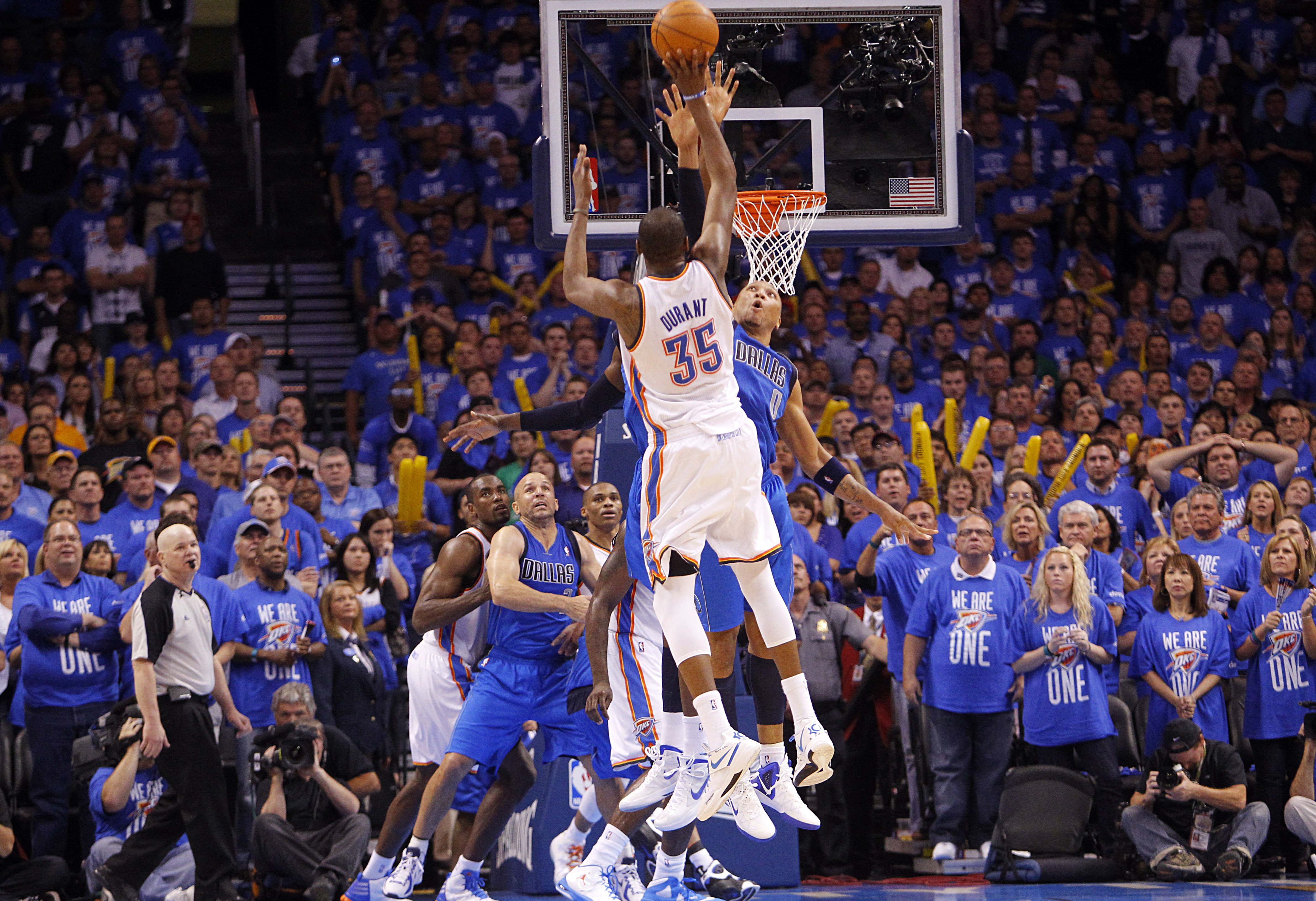 Kevin Durant dunking!  Oklahoma city thunder, Kevin durant, Basketball