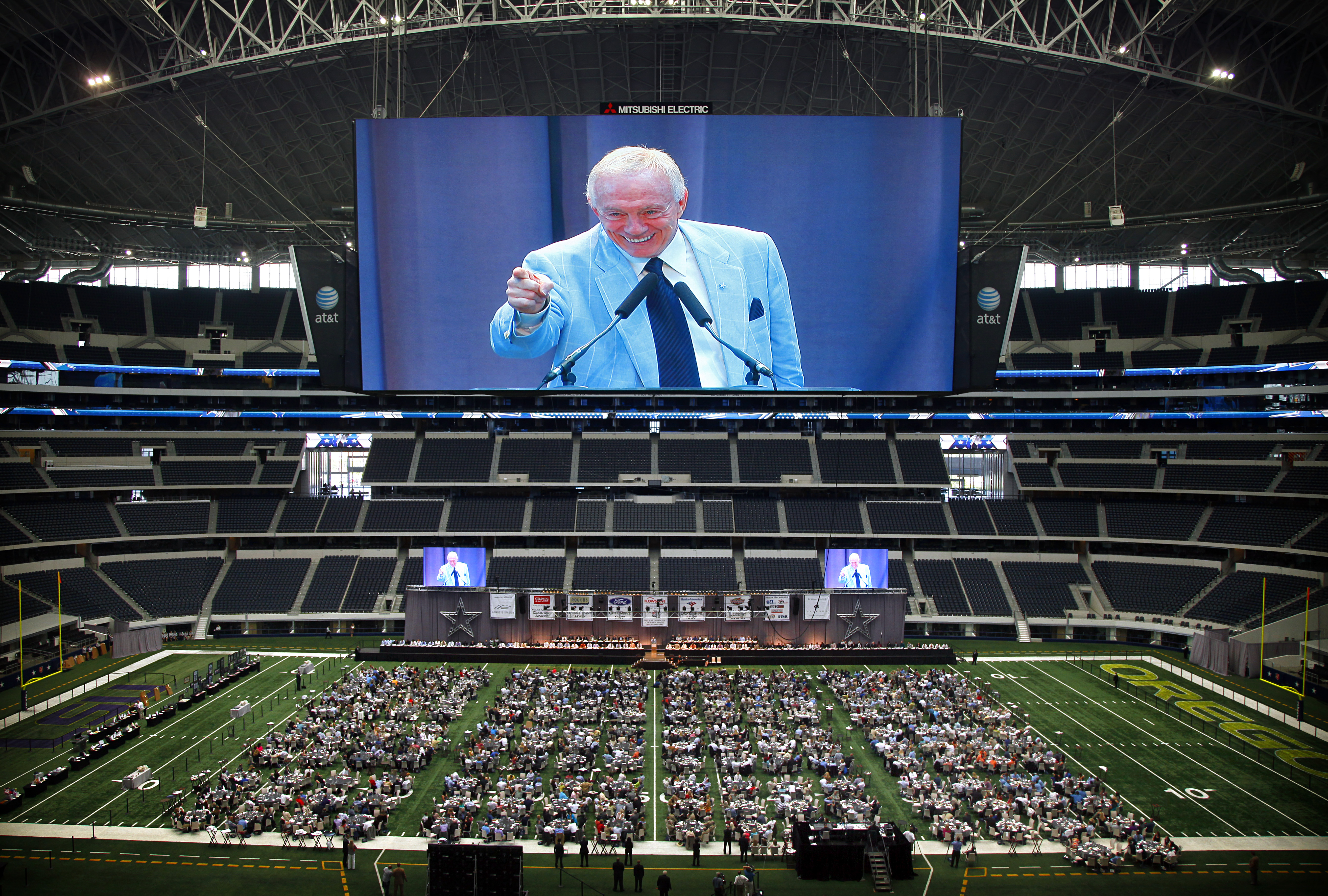 How big is the Dallas Cowboys' massive screen in AT&T Stadium