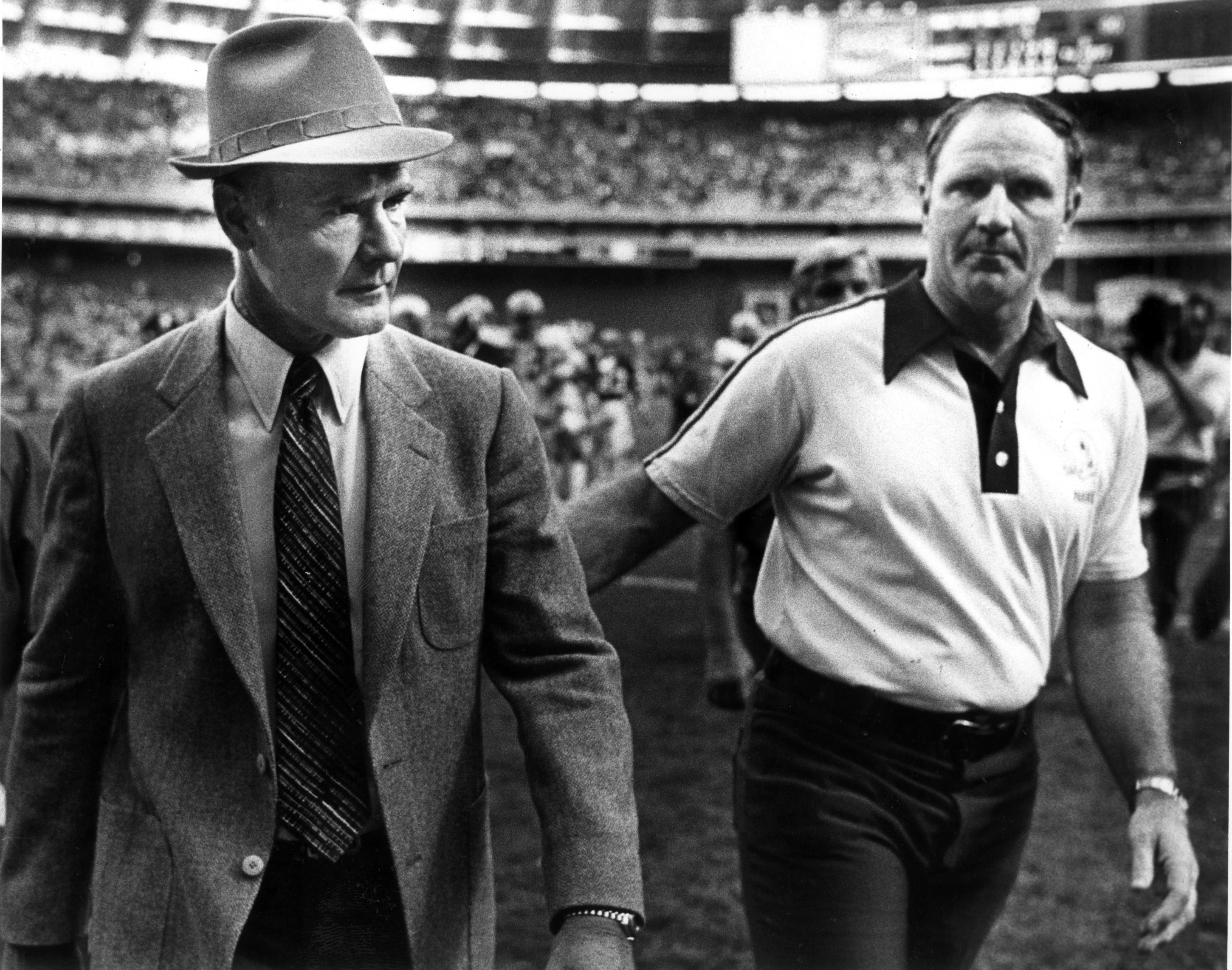 Circa 1960's: Head Coach Tom Landry and running back Dan Reeves of