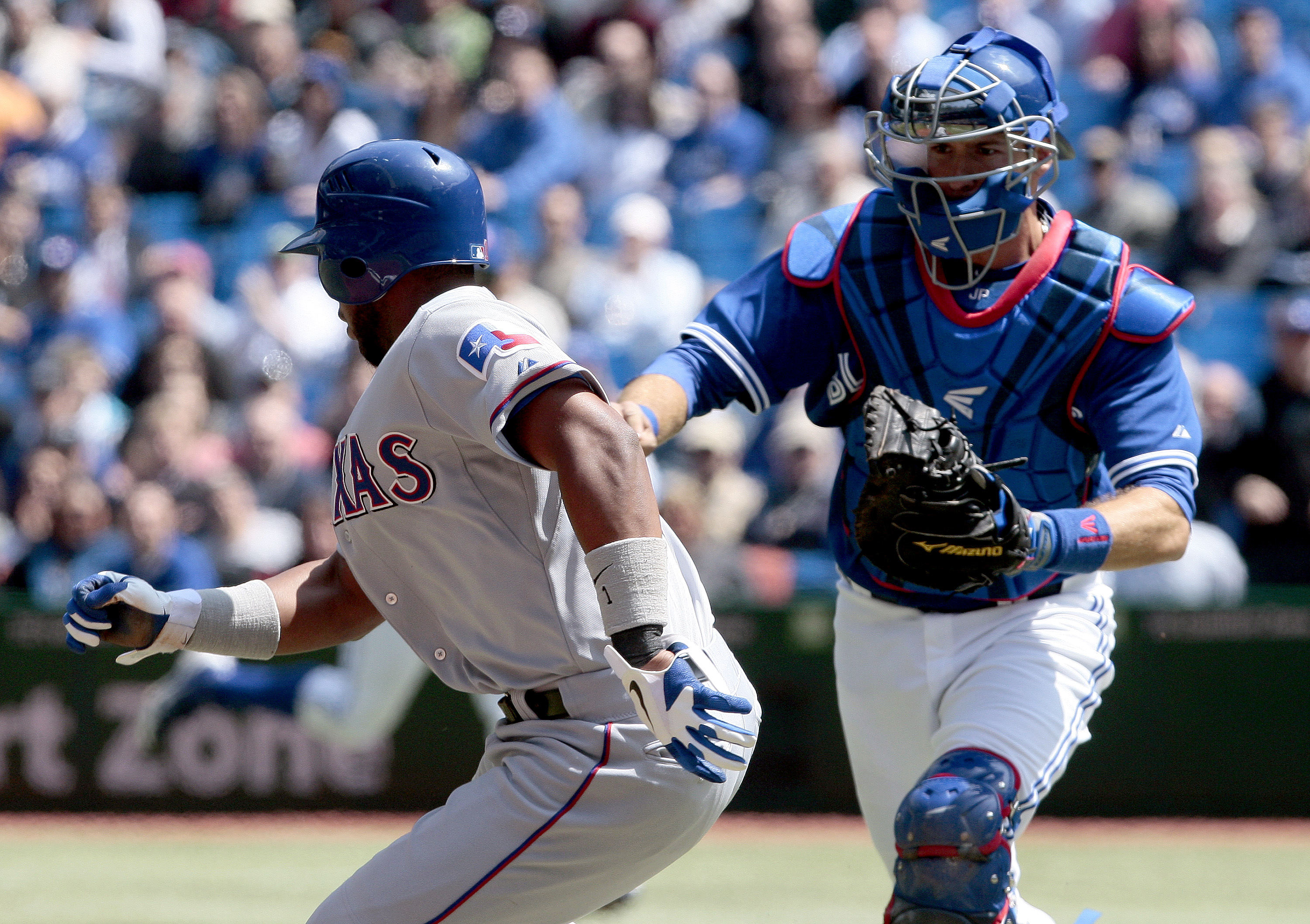 Edwin Encarnacion, Kelly Johnson lead Toronto Blue Jays over