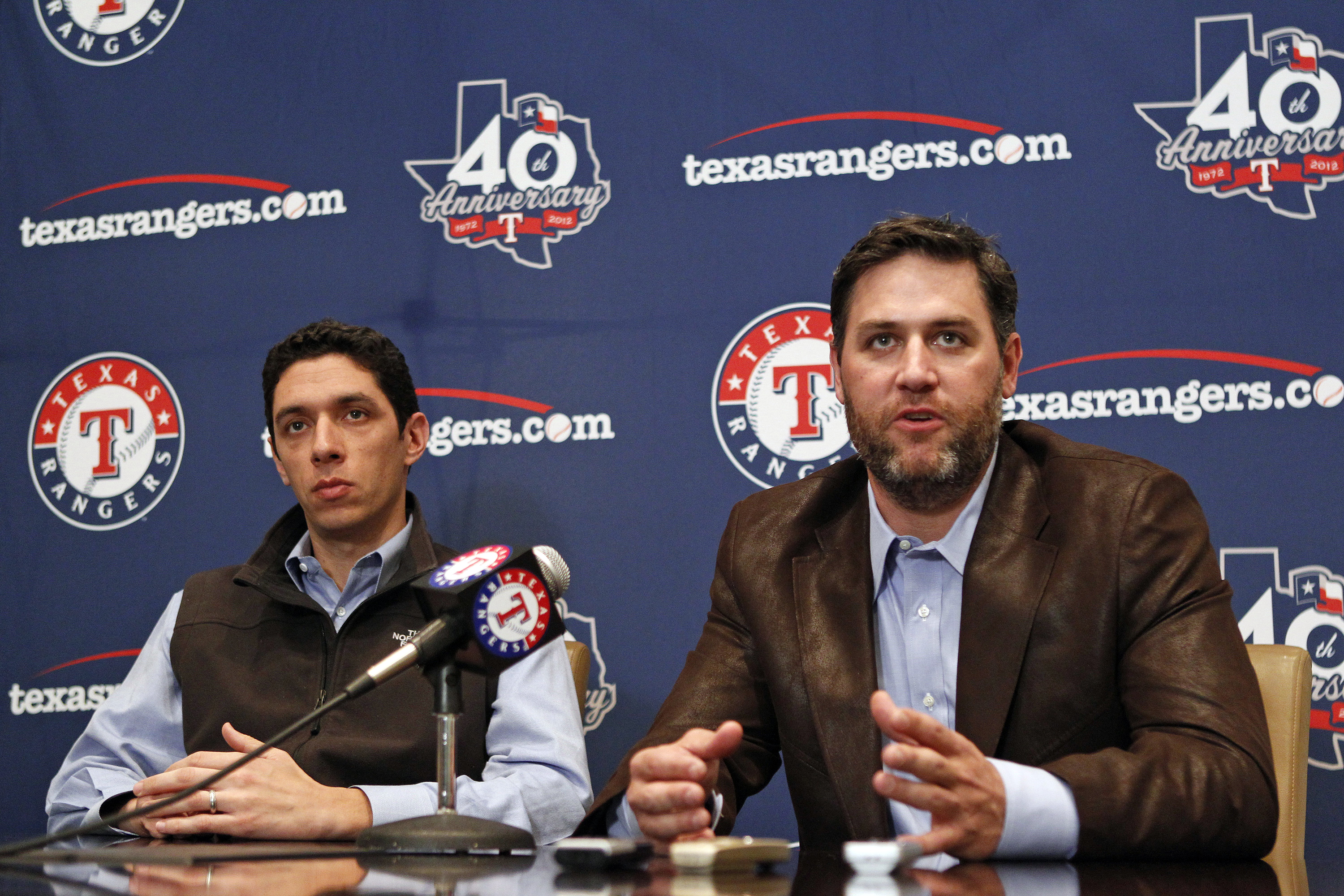 Grant: Lance Berkman signing has Rangers shuffling infield again