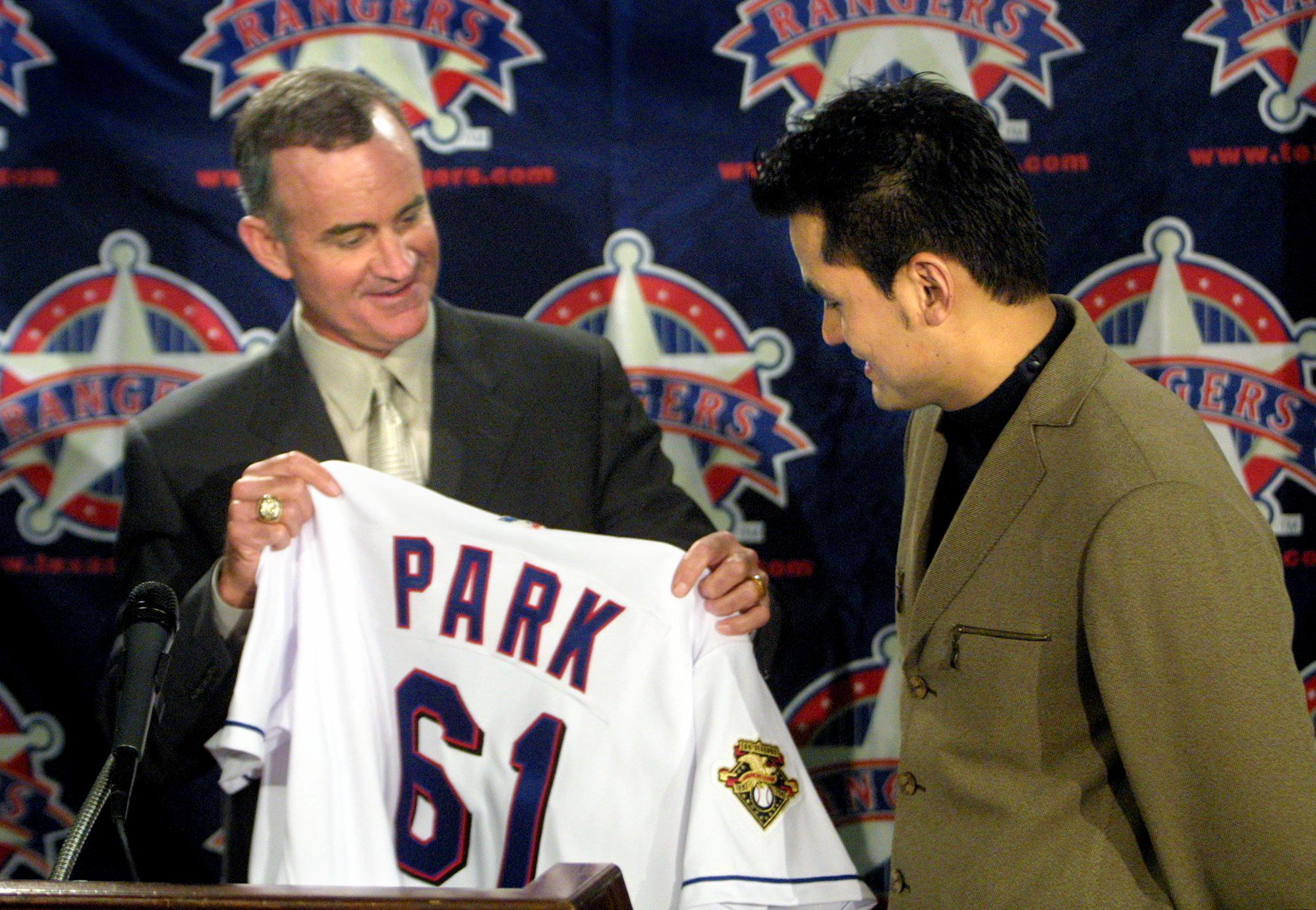 Archive: The day Chan Ho Park signed with the Rangers