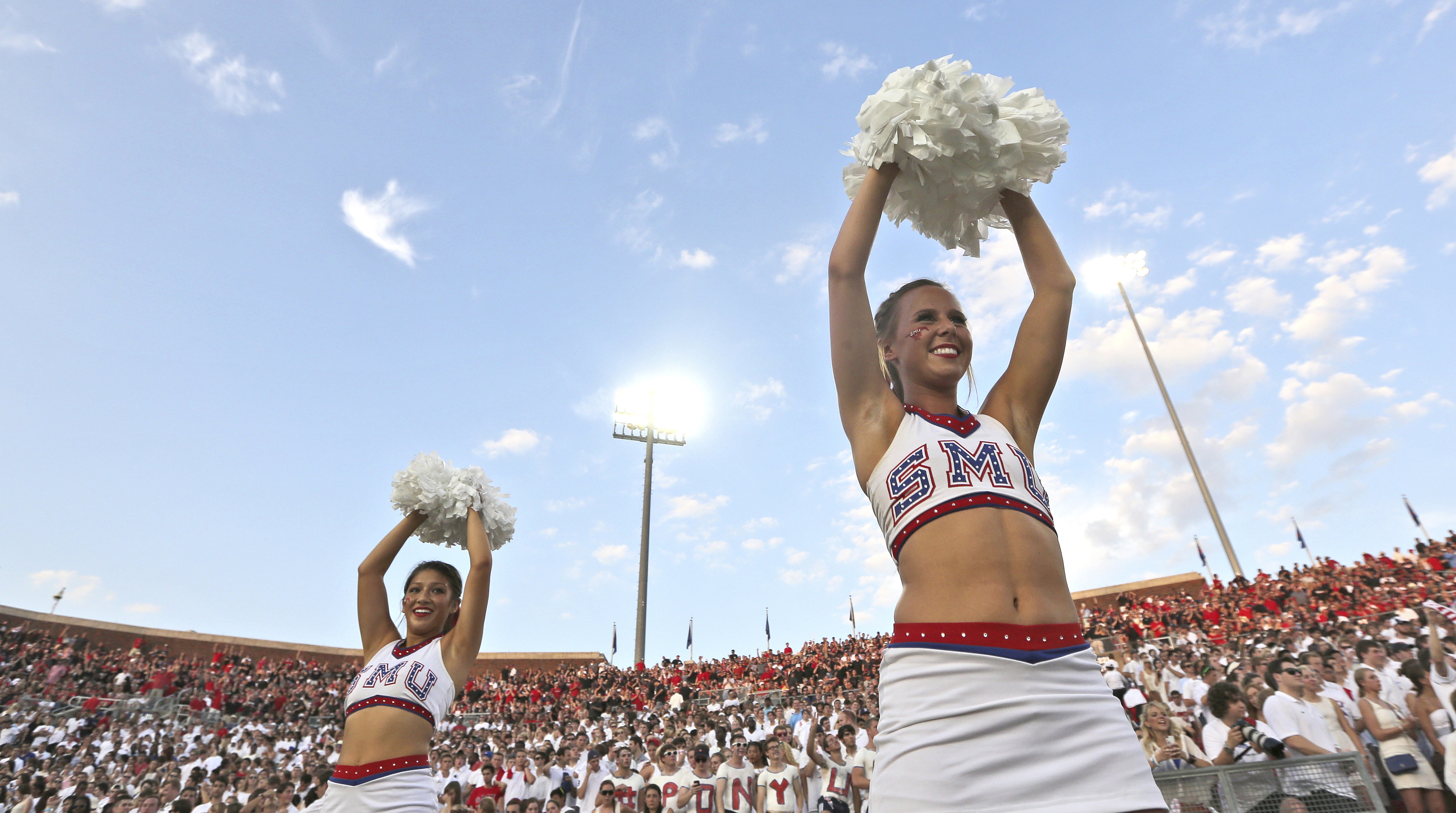 College Sports Photos SMU cheerleaders keep Mustangs spirit alive