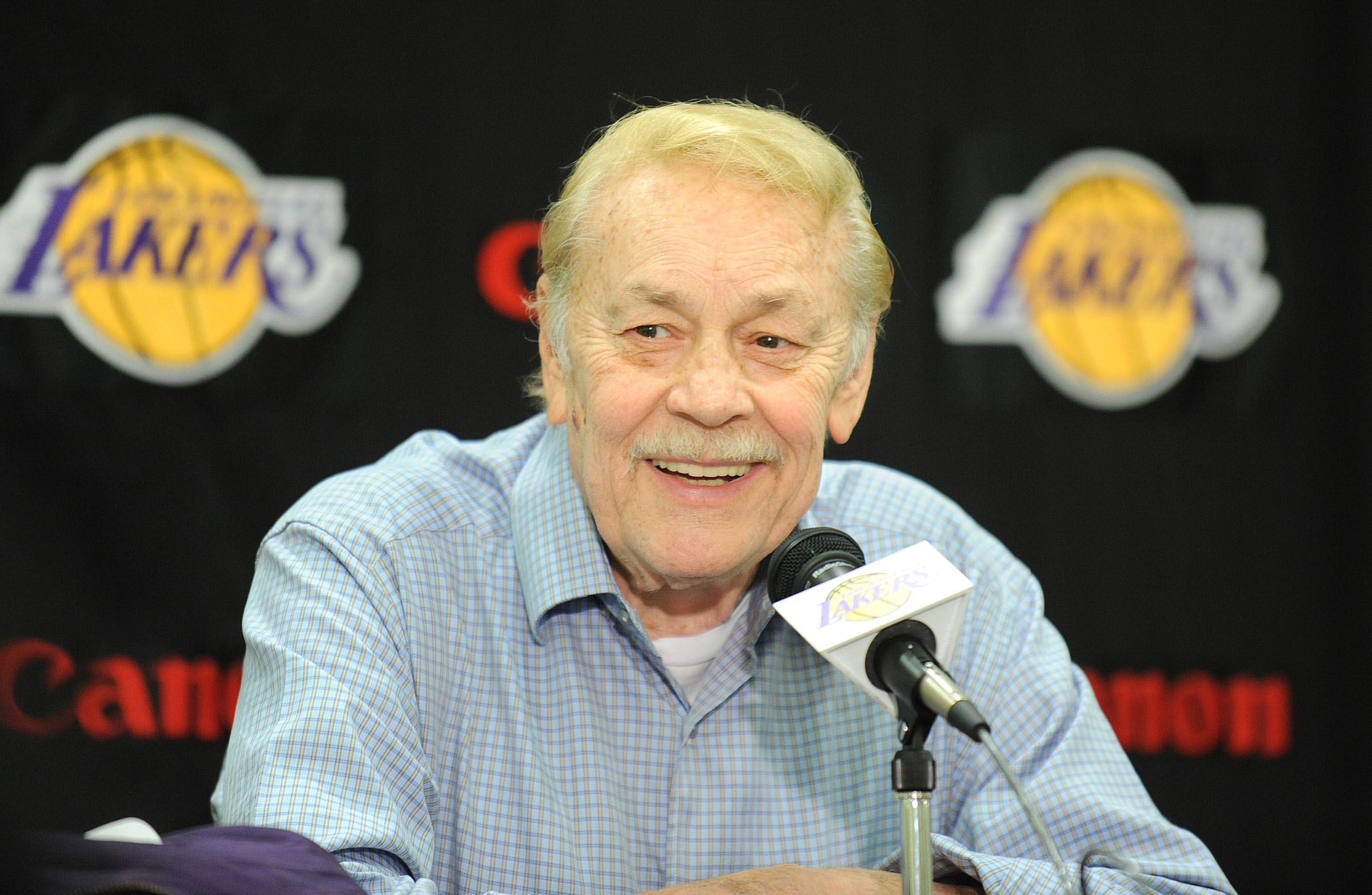 Jerry Buss: Longtime Los Angeles Lakers owner leaves condo and