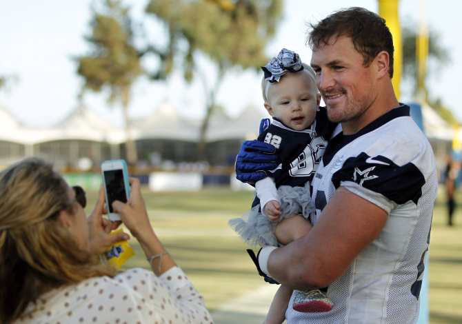 How does Jason Witten feel about players sitting during national