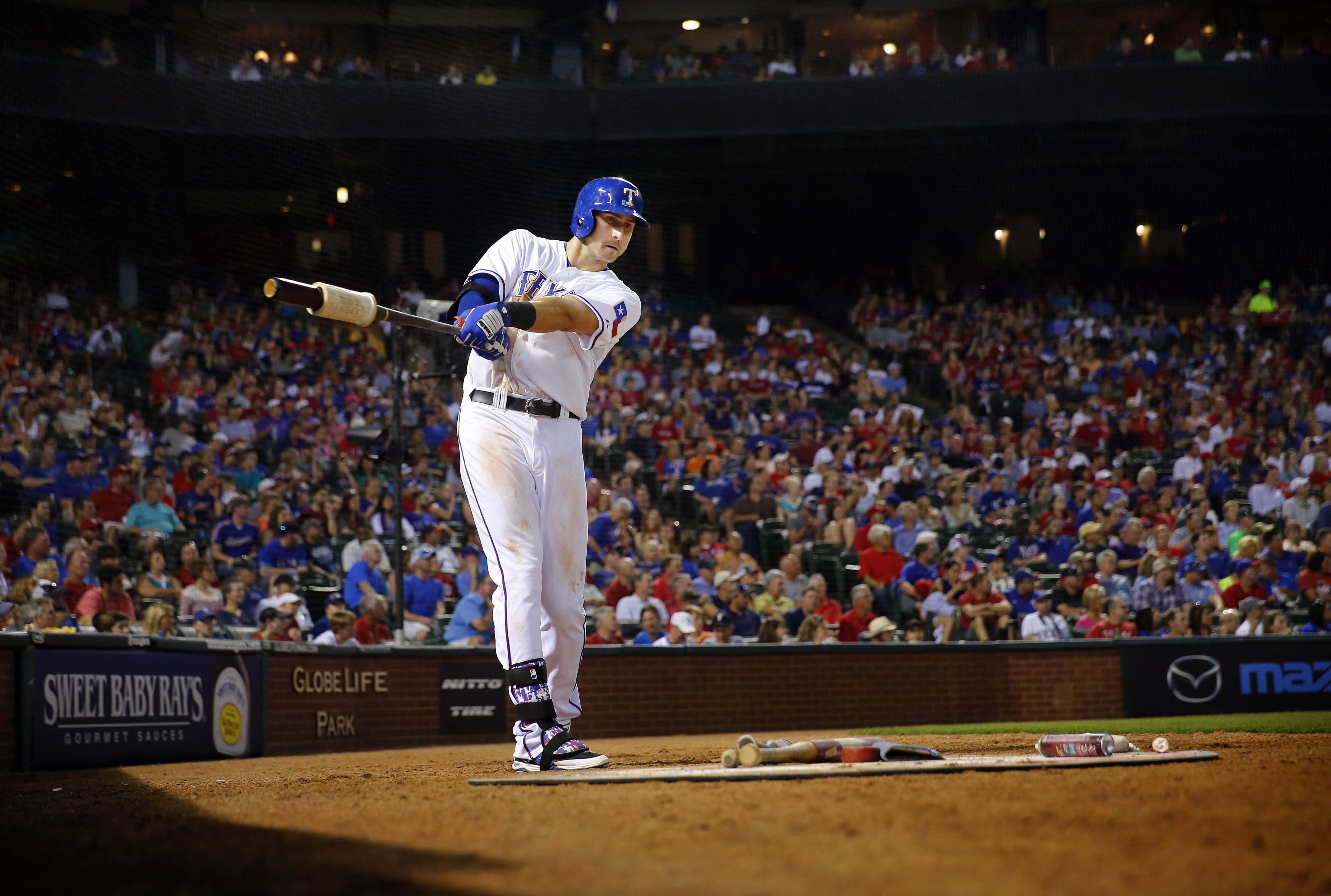 Cubs' Kris Bryant welcomes friend Joey Gallo to the big show with