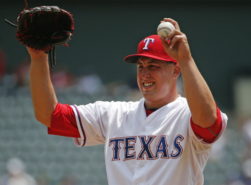 Charlie Sheen approves of Rangers pitcher Derek Holland's “Major