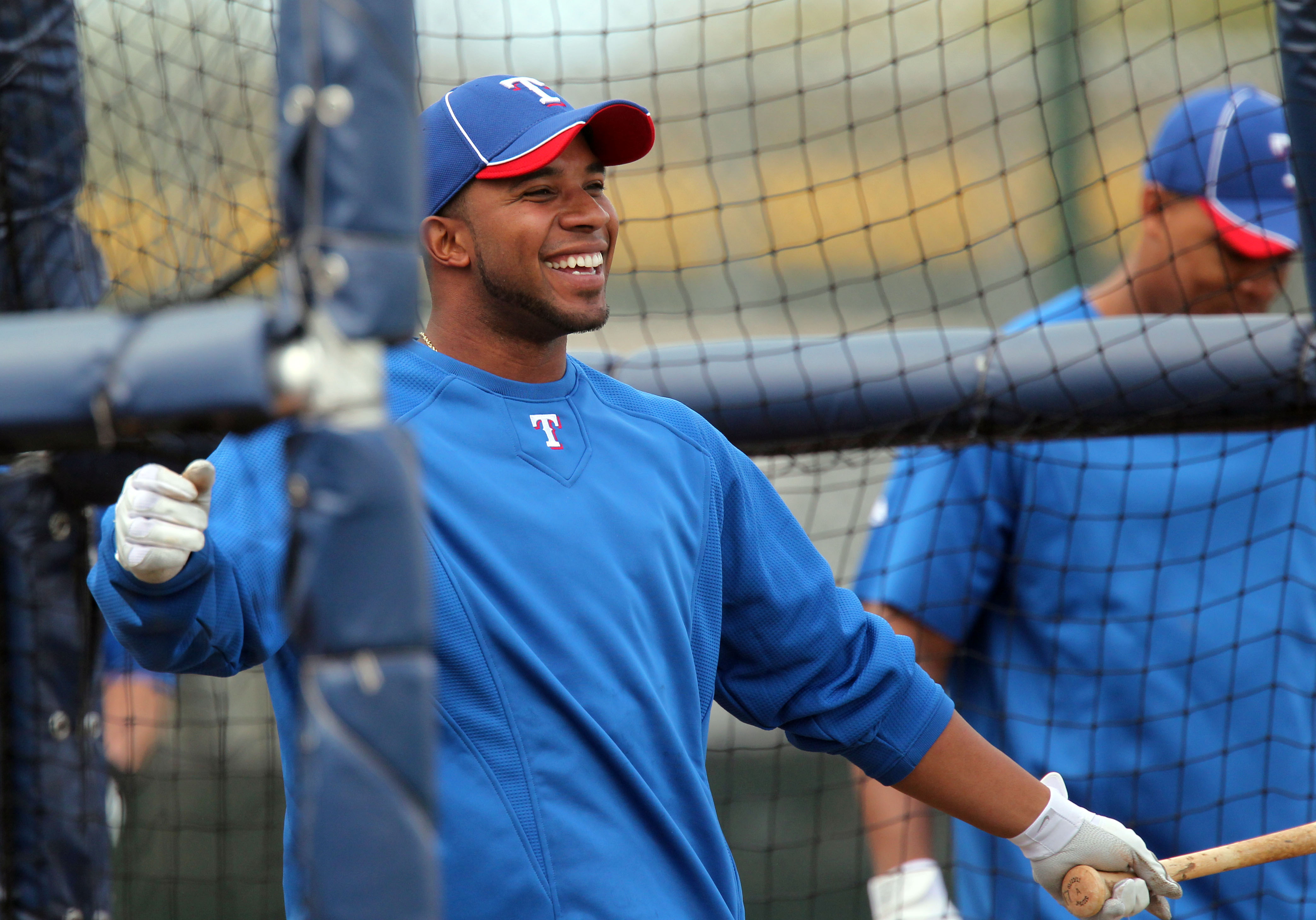 Elvis Andrus will not opt out of his contract with the Rangers