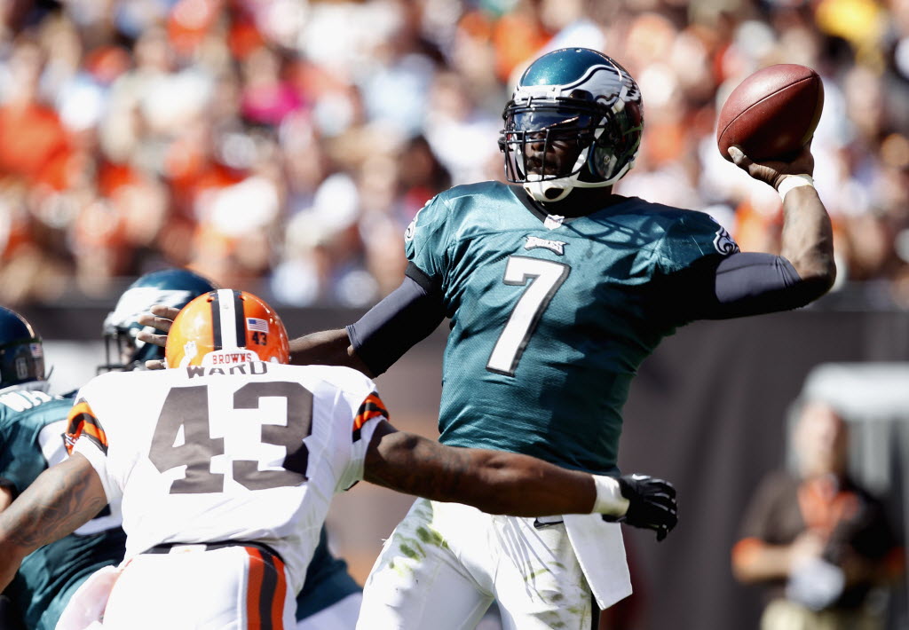Four INTs put Philly in tough spot, but Michael Vick rallies
