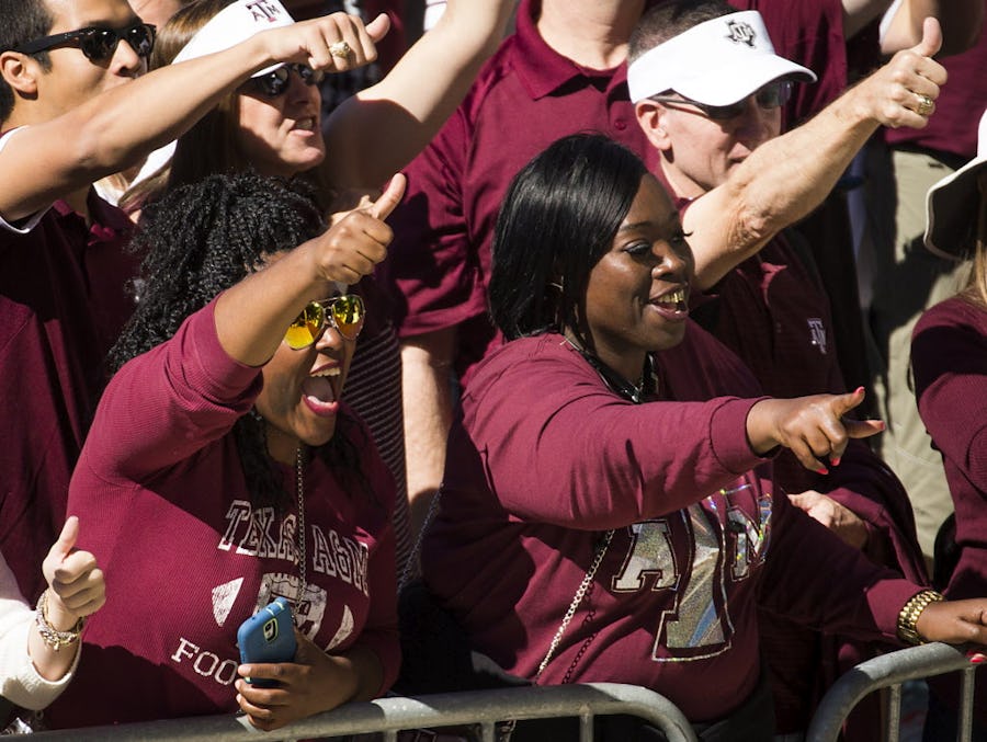 Texas A&M fans cheer as the team buses arrive before an NCAA college football game against Alabama, Saturday, Oct. 22, 2016, in Tuscaloosa, Ala. (Smiley N. Pool/The Dallas Morning News)