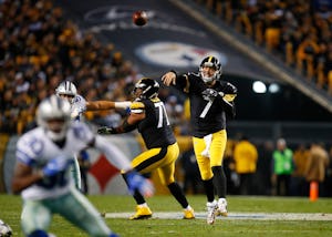 PITTSBURGH, PA - NOVEMBER 13: Ben Roethlisberger #7 of the Pittsburgh Steelers throws a pass in the second quarter during the game against the Dallas Cowboys at Heinz Field on November 13, 2016 in Pittsburgh, Pennsylvania. (Photo by Justin K. Aller/Getty Images)