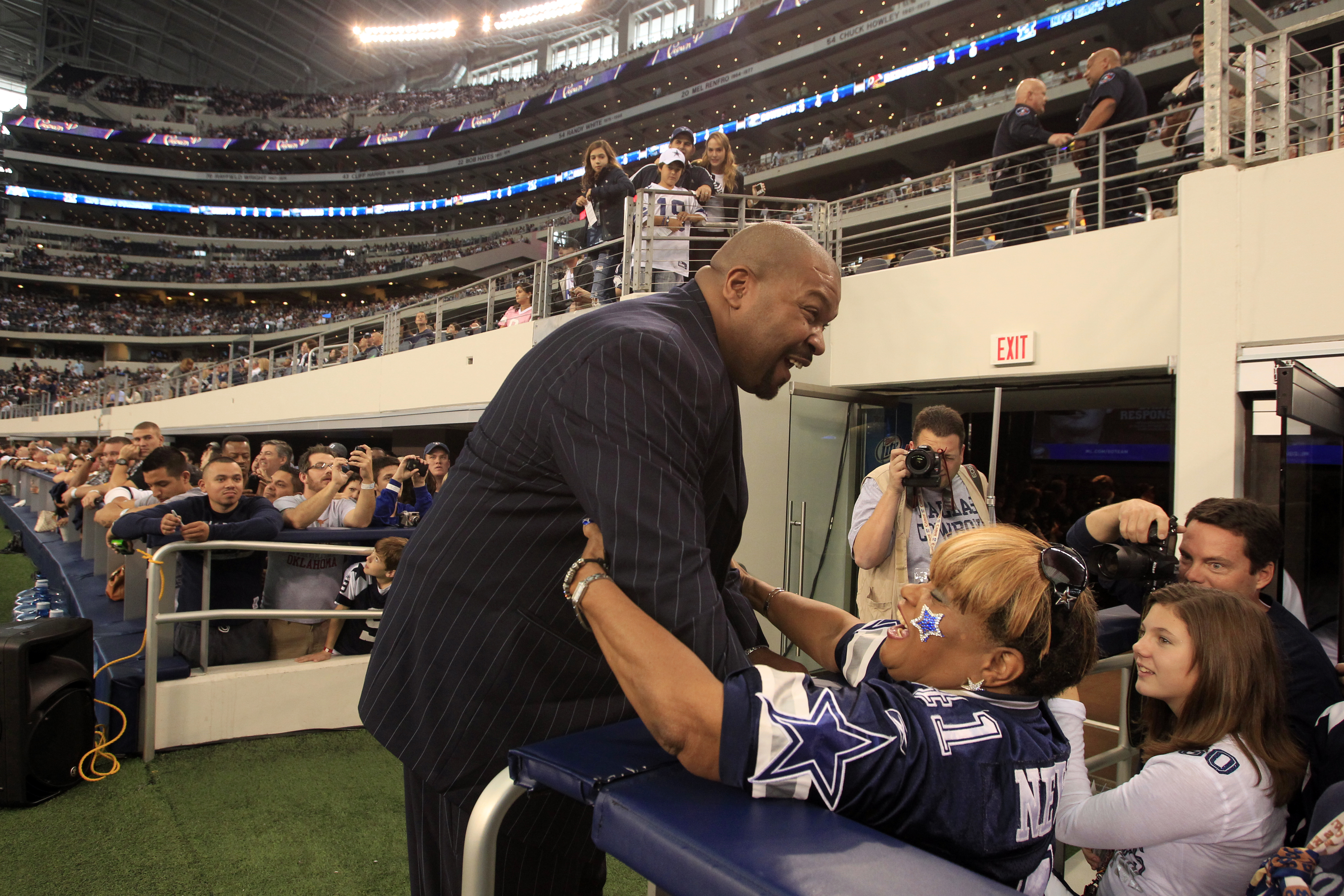 Cowboys super fan Crazy Ray dies