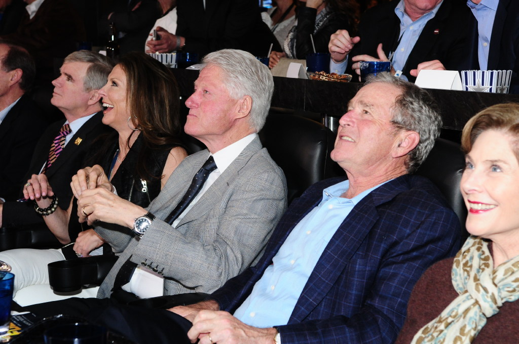 From actors to presidents, everyone wants to watch a Cowboys game from  Jerry Jones' suite