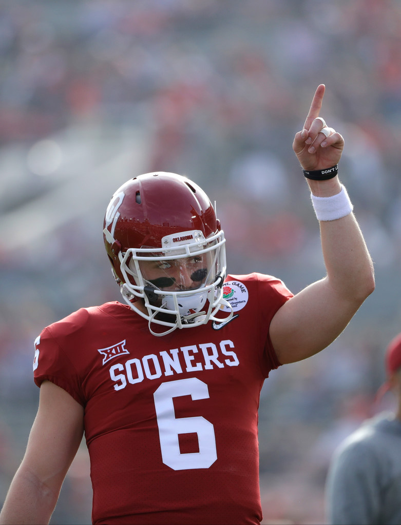 Oklahoma QB Baker Mayfield enters Rose Bowl with a 'Pretenders' sign