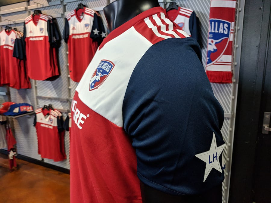 <p><span style=font-size: 1em; background-color: transparent;&gtFC Dallas' 2018 home kit, from the players left.</span></p>