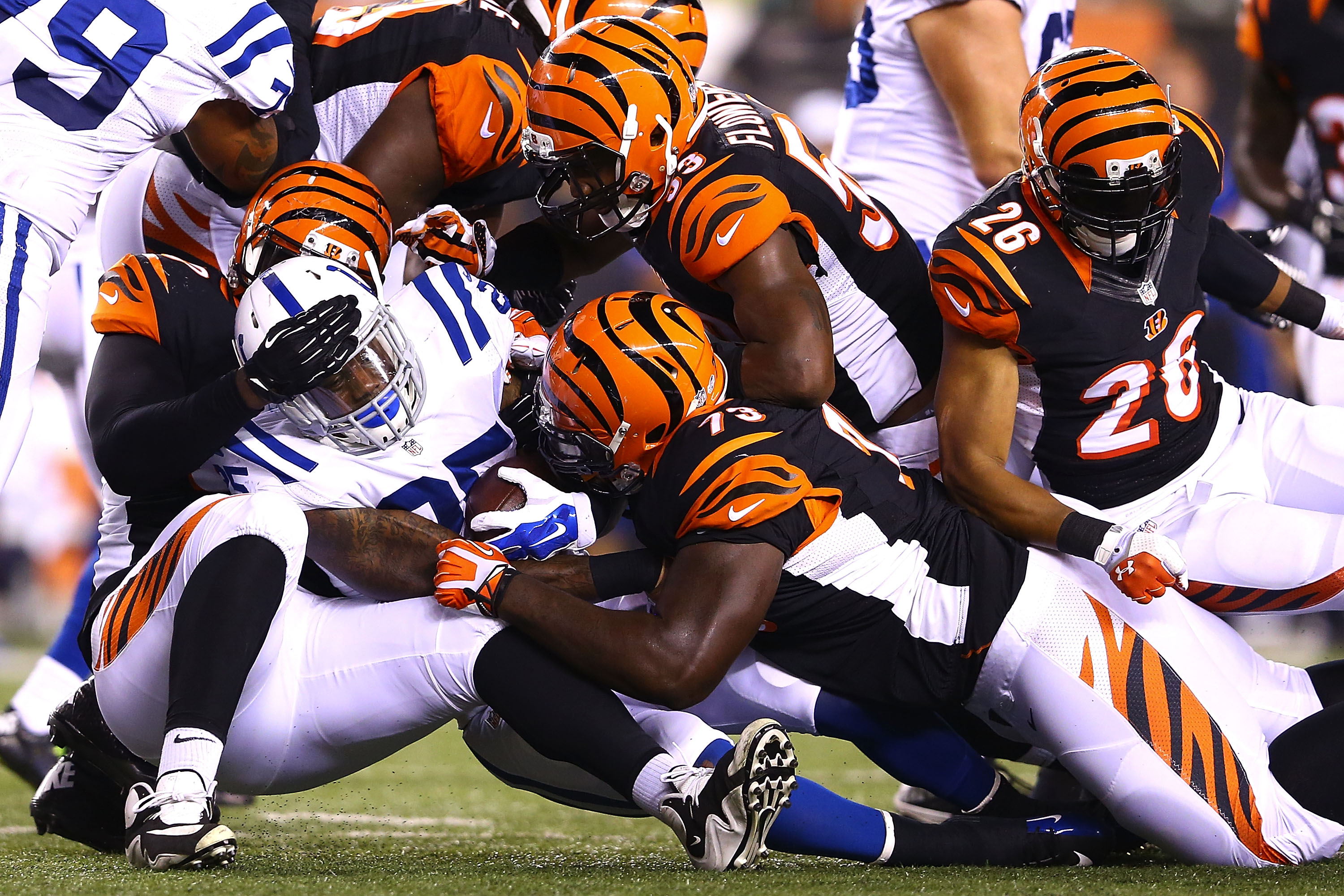 Cincinnati Bengals tackle Eric Winston (73) celebrates after wide