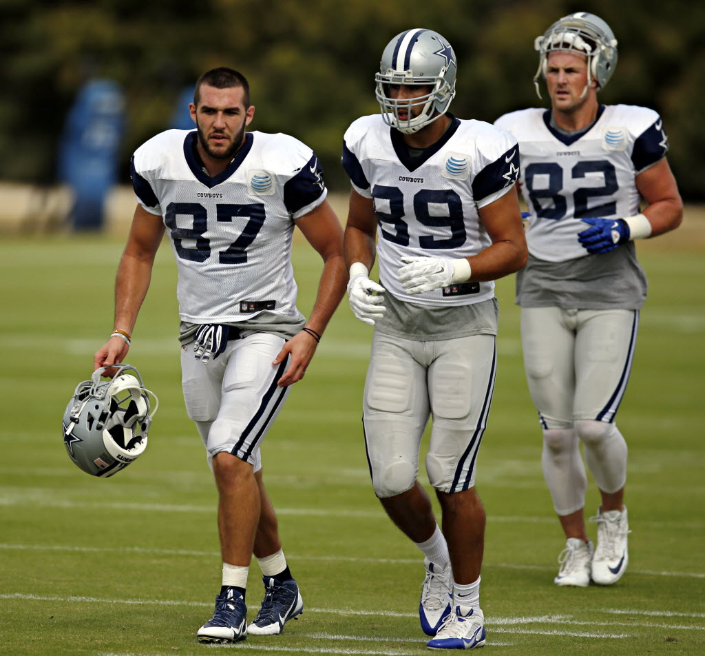 Dallas Cowboys tight end Geoff Swaim (87) runs the ball down field