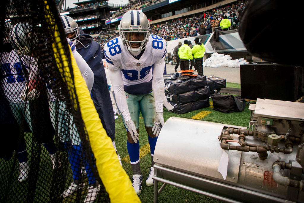 Report: Browns consider bringing in Dez Bryant