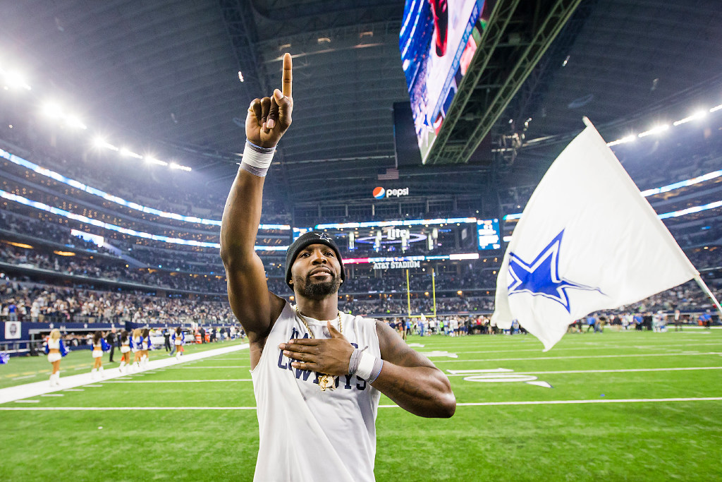 SEE IT: 9-year-old Cowboys fan cries tears of joy before having a catch  with Dez Bryant on his birthday – New York Daily News