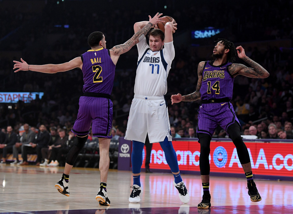 Watch Mavs Rookie Luka Doncic Adds To Highlight Reel With Blocks On Lebron James Dirk Impression Vs Lakers