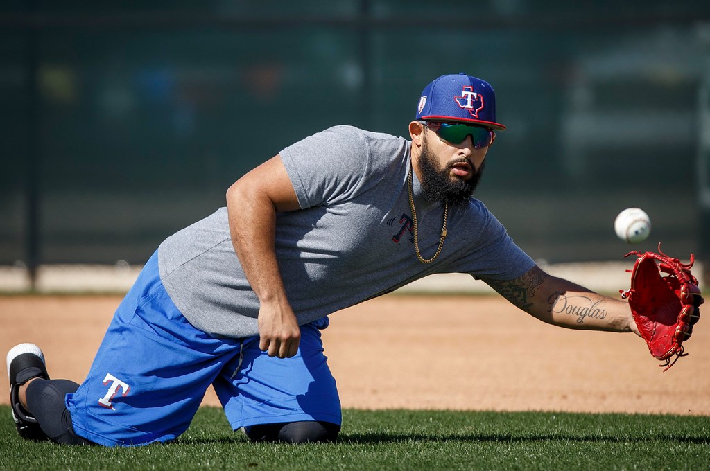 Texas Rangers: How will the roster shake up once Ronald Guzman returns?