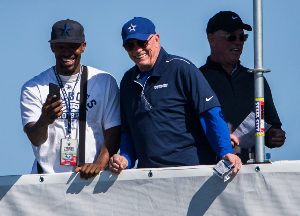 Cowboys' Jerry Jones responds to upset Oxnard neighbors dealing with  obstructed views