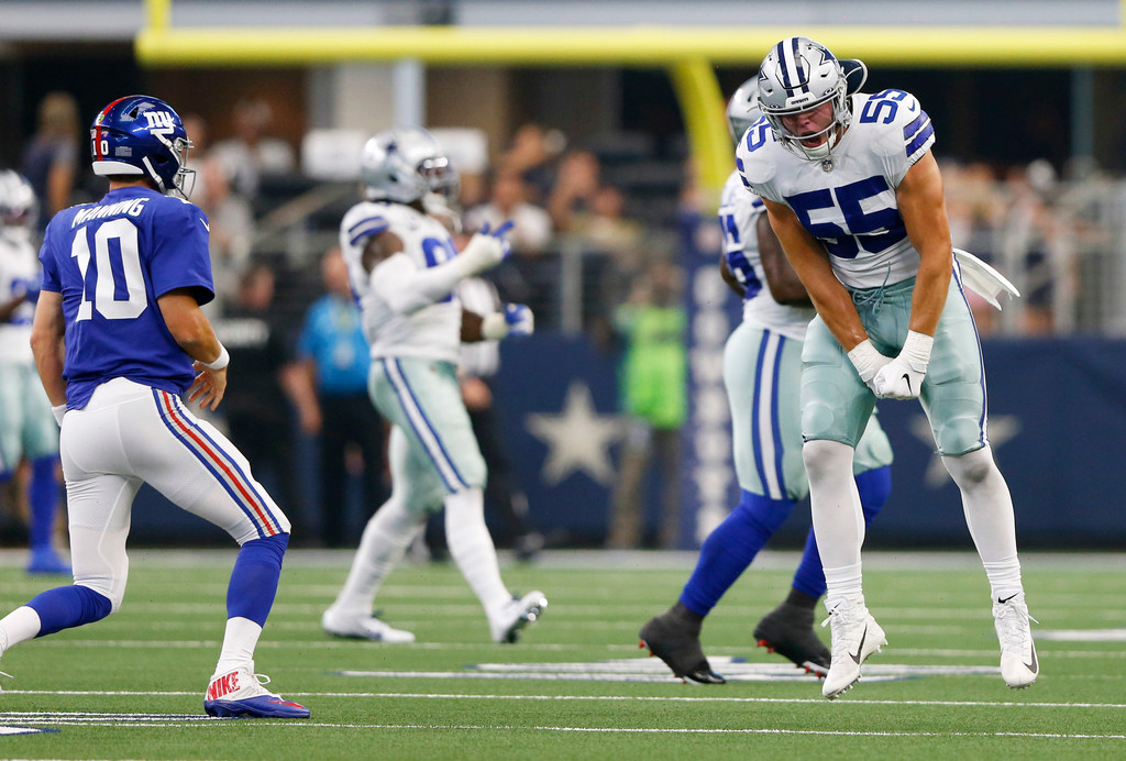 Dallas Cowboys: Leighton Vander Esch photo in wolf pelt