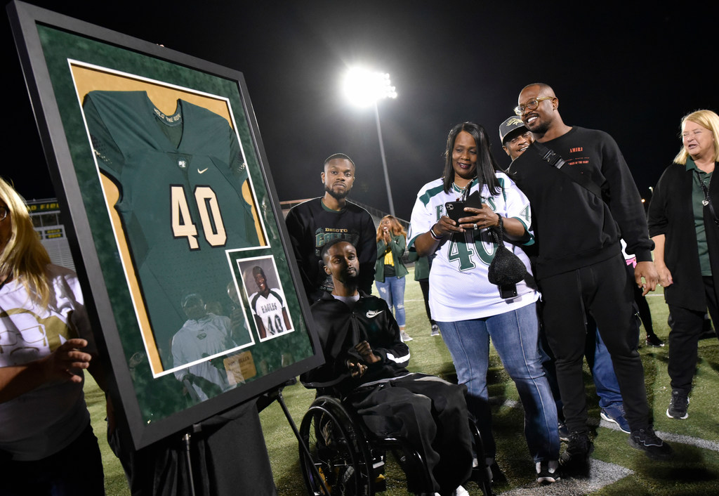 DeSoto to retire Von Miller's jersey in halftime ceremony with the Super  Bowl MVP in town for homecoming