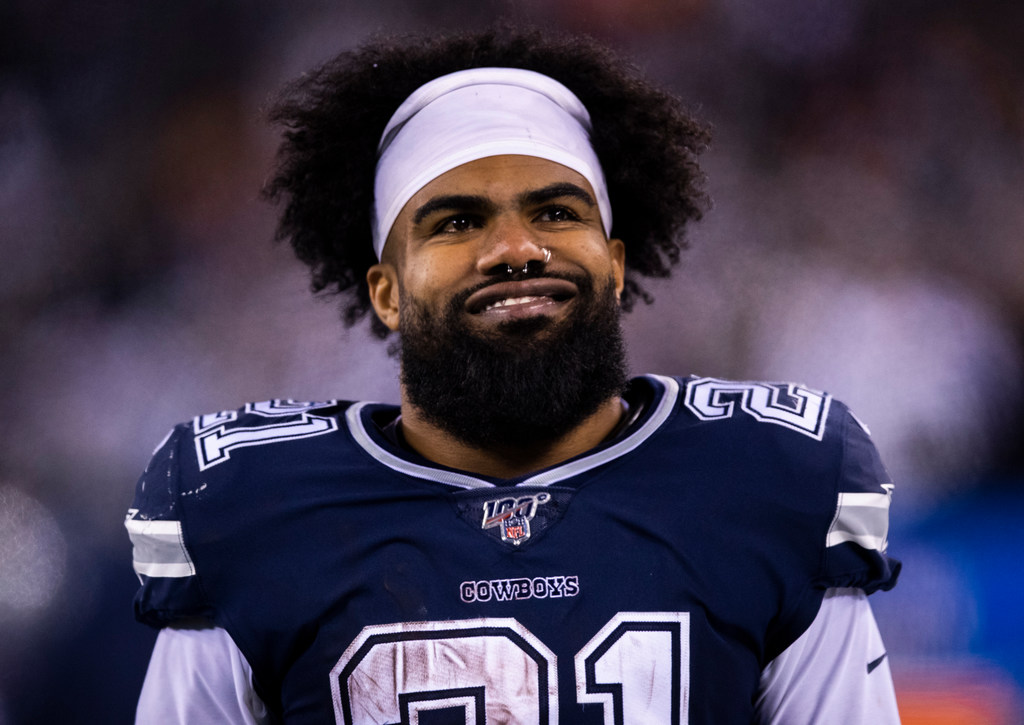 Cowboys RB Ezekiel Elliott surprises South Oak Cliff football with new  equipment