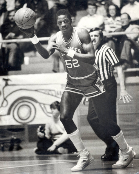 28 years later, North Texas' all-time leading scorer finally gets his degree